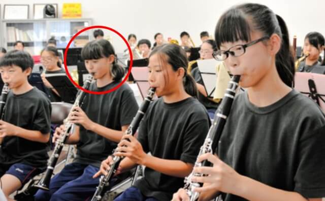 吹奏楽部で演奏する中学時代の遠藤さくら